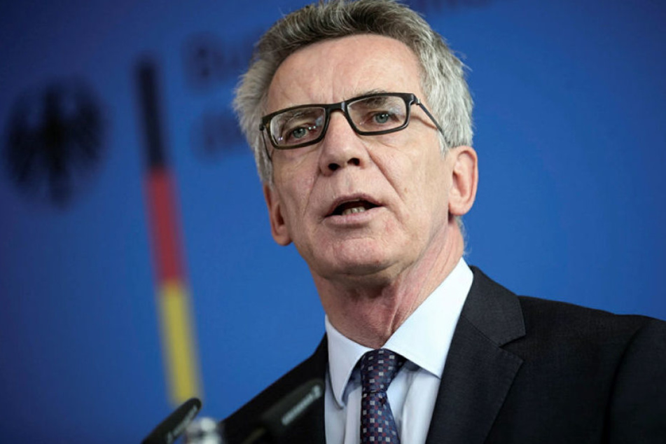 Bundesinnenminister Thomas de Maizière hat eine schnelle und umfassende Aufklärung des Todes von al-Bakr in einer Gefängniszelle gefordert.