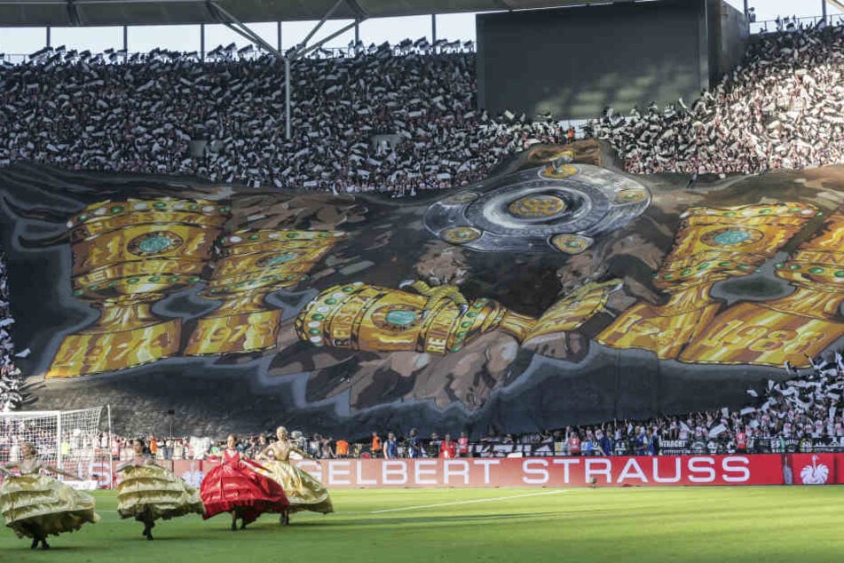 Beim DFB-Pokal-Finale in Berlin lieferten die Eintracht-Fans eine sehenswerte Choreographie ab.