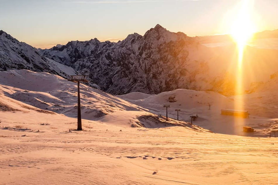Spätestens zu Weihnachten soll die neue Kabine wieder Menschen auf die Zugspitze befördern.