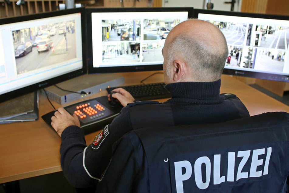 Mittlerweile hat der Staatsschutz die Ermittlungen zu den Hakenkreuzen aufgenommen. (Symbolfoto)