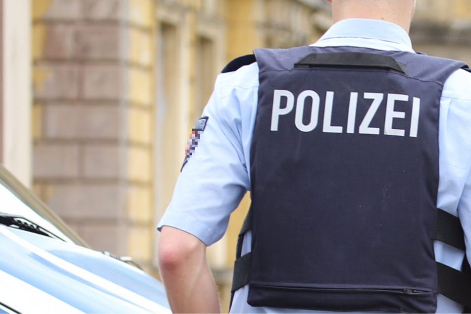 Bei der Durchsuchung der Wohnung fanden Polizisten das belastende Material (Symbolbild).