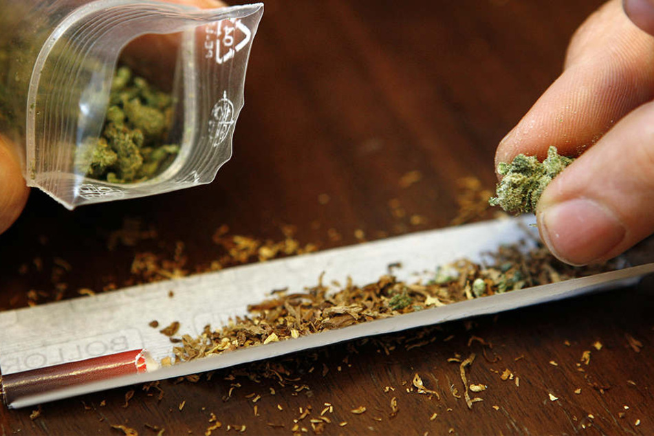 Der Marokkaner hatte rund ein Kilo Marihuana im Gepäck. (Symbolbild)