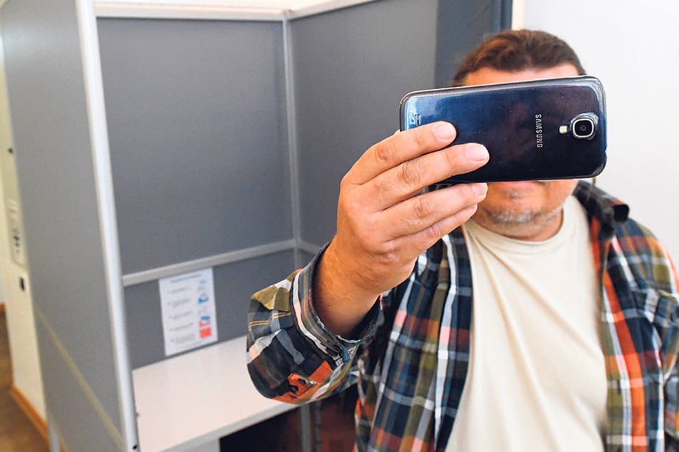 Wahl-Selfies sind bei Bundestagswahlen ab sofort tabu. Das Kreuzchen ist
Privatsache.