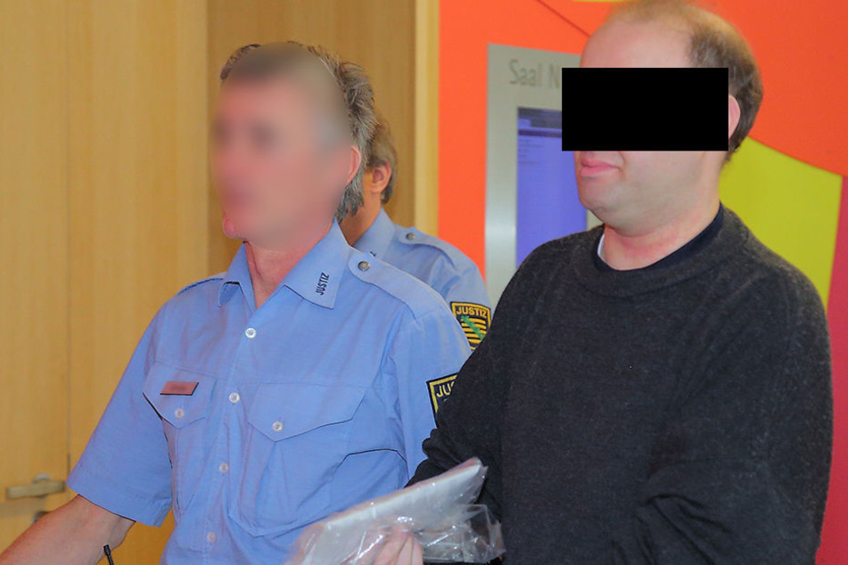 Der verurteilte Mörder Falko F. (41) fällt auch im Knast immer wieder mit
Drohgebärden auf.
