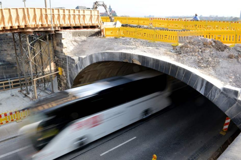 Dieser Brückenbogen wird ab 2. November abgerissen. Bereits vorher kommt es aber zu einer Vollsperrung.