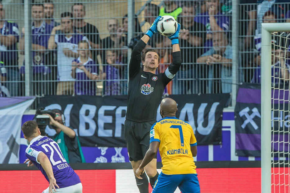 Mit Abstand der Notenbeste: Aues Keeper Martin Männel.