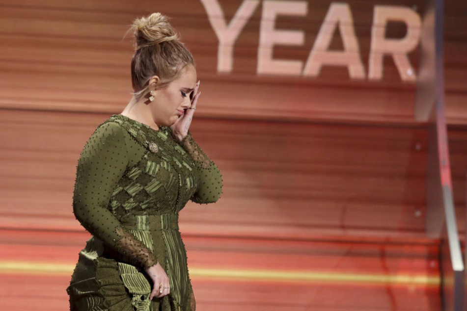 Nach 121 Shows ist Schluss: Adele muss wegen Problemen mit ihren Stimmbändern die letzten beiden Auftritte absagen.