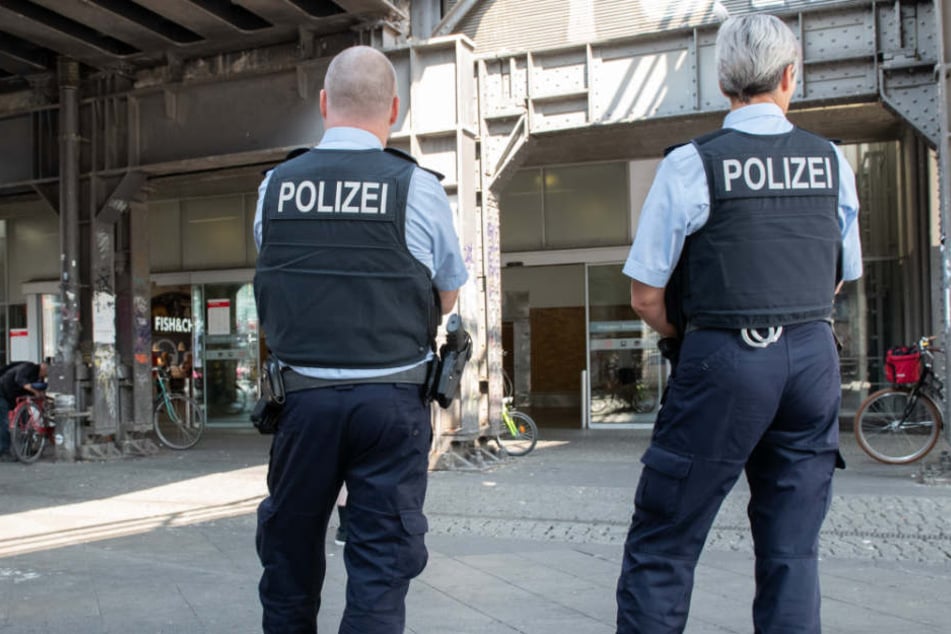 Die Polizei fahndet nun nach den Tätern. (Symbolbild)