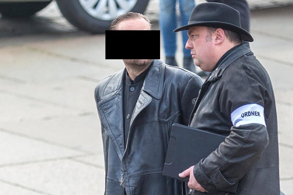 Auf den PEGIDA-Demos 2015 waren René D. (49, l.) und Jens Lorek (54) noch ein Herz und eine Seele.