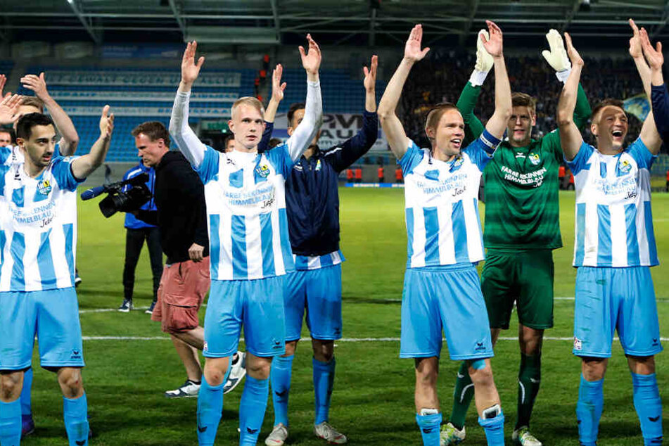 Die Pokalhelden vom CFC feiern den Einzug ins Finale vom Sachsenpokal.