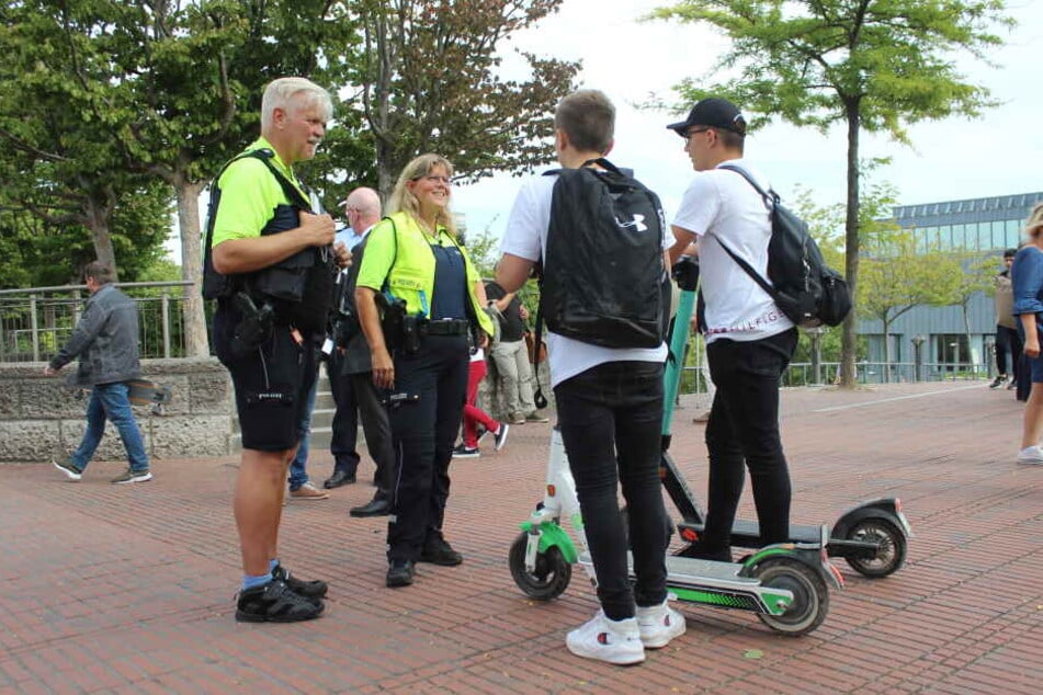 Die Kölner Polizei kontrollierte am Donnerstag gezielt E-Scooter-Fahrer.