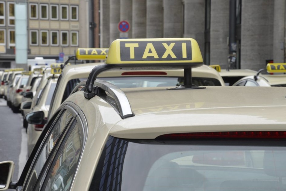 In Ludwigshafen versuchten junge Männer einen Taxi-Fahrer zu prellen - blöd nur, dass sie ihm schon ihre Adresse genannt hatten (Symbolbild).
