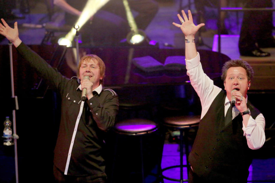 Tobias Künzel (53, l.) und Sebastian Krumbiegel (51) von den "Prinzen" heizten sich mit dem Gewandhausorchester in der Leipziger Oper auf. (Archivbild)