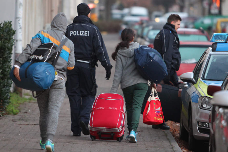 Viele Abschiebungen scheitern daran, dass die Personen untergetaucht sind. (Symbolbild)