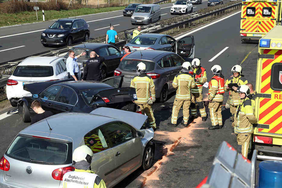 In Fahrtrichtung Görlitz krachte es mehrfach auf der A4.