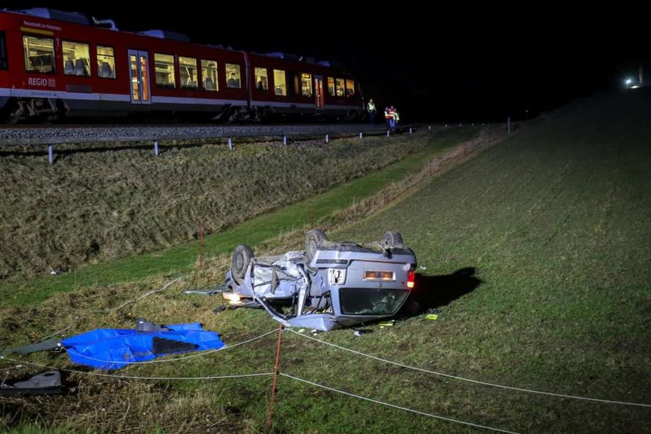Der Zug konnte nicht mehr bremsen und erfasste das Auto mit den drei Teenagern.