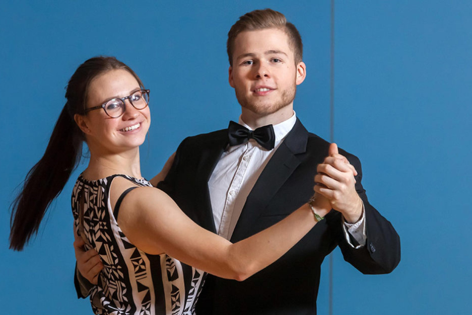 Merle Riether (18) und Daniel Melzer (20) sind als Debütanten beim Semperopern-Ball dabei.
