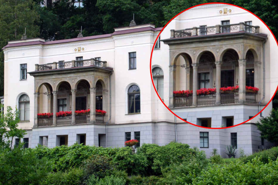 Der tonnenschwere Balkon droht abzustürzen. Nun soll das Problem behoben werden.