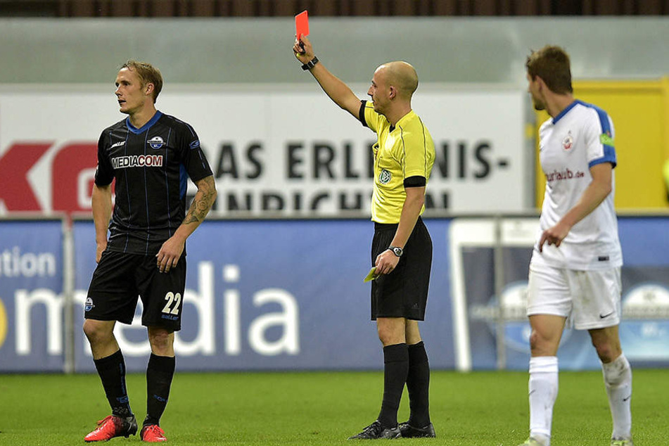 Der Frust sitzt tief: In der Nachspielzeit sah Sven Michel die Gelb-Rote-Karte, weil er den Ball wegschlug.