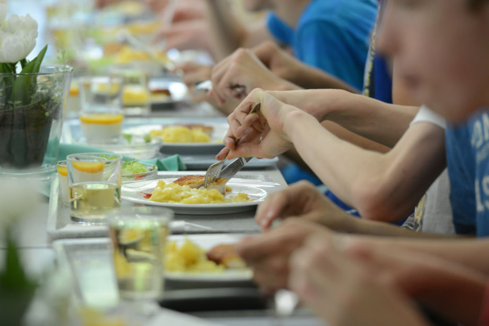 Zusammen mit den Mitschülern essen. Für einige der Schüler unmöglich.