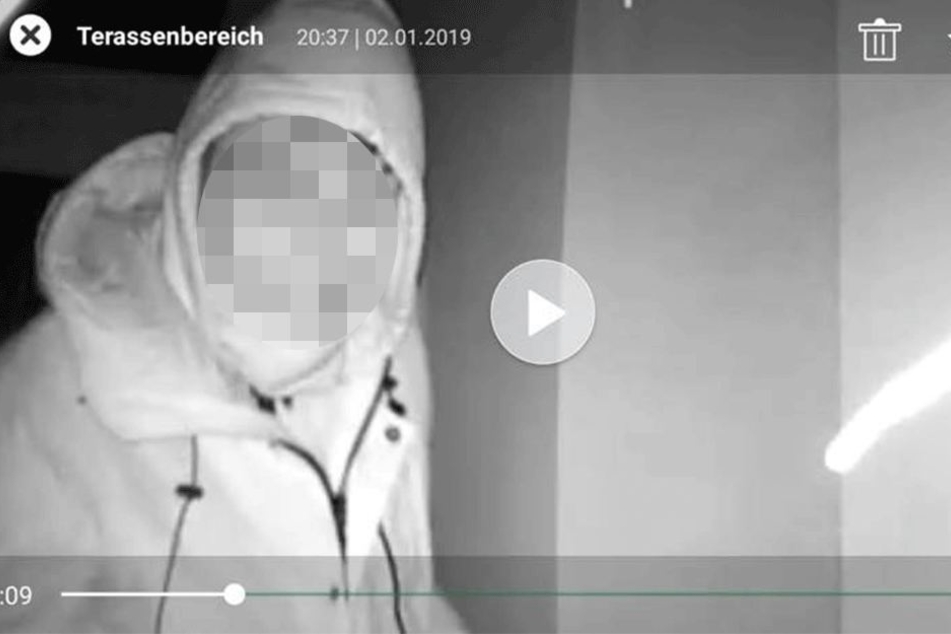 facebook-jagd macht schule: friseur fahndet jetzt nach einbrechern