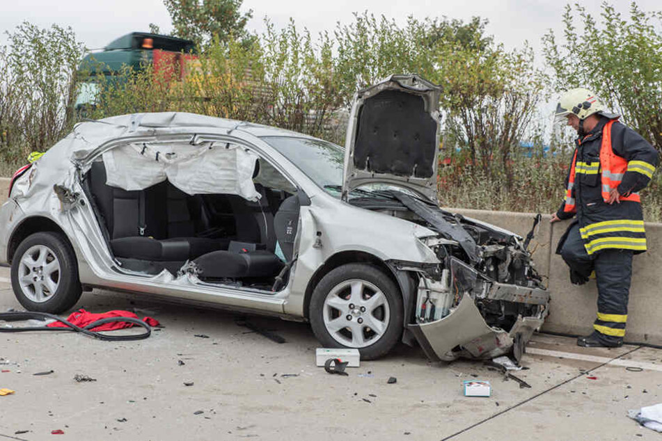 Sämtliche Fahrzeuge mussten abgeschleppt werden. Die Autobahn blieb mehrere Stunden gesperrt.