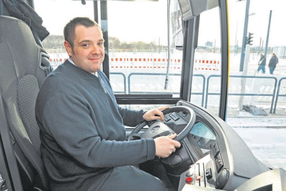 Busfahrer André
Puhl (33) eröffnete
die neue
Ringbuslinie.