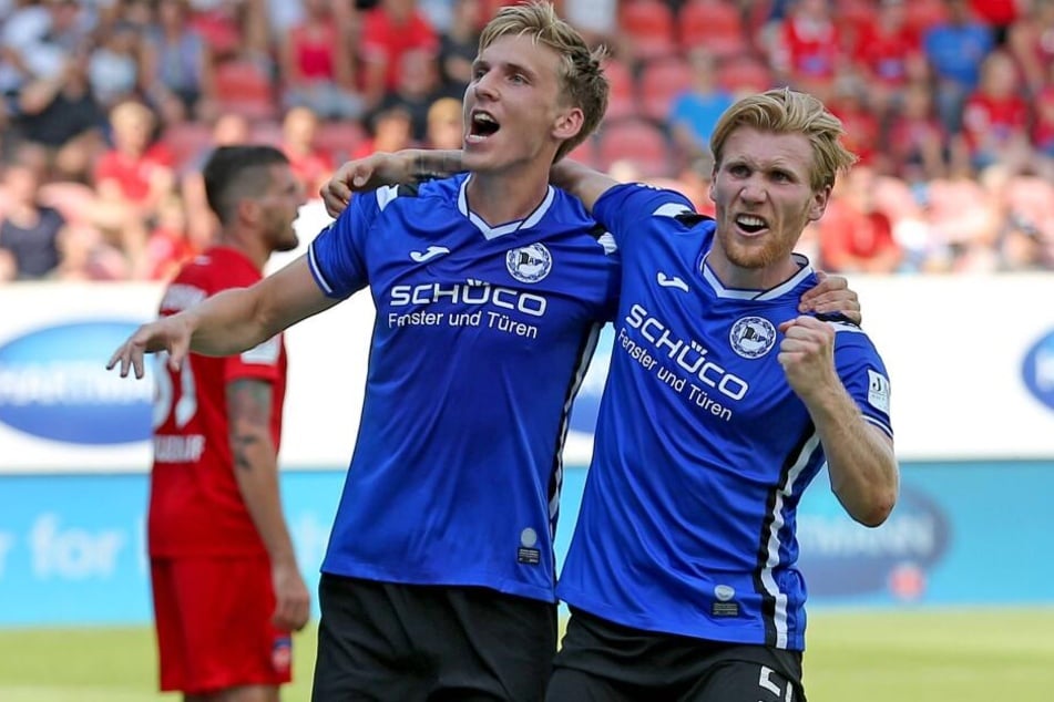 Ob Edmundsson (links) am Sonntag wieder jubeln kann, wie hier mit Andreas Voglsammer (rechts) nach dem 1:1 gegen Heidenheim?