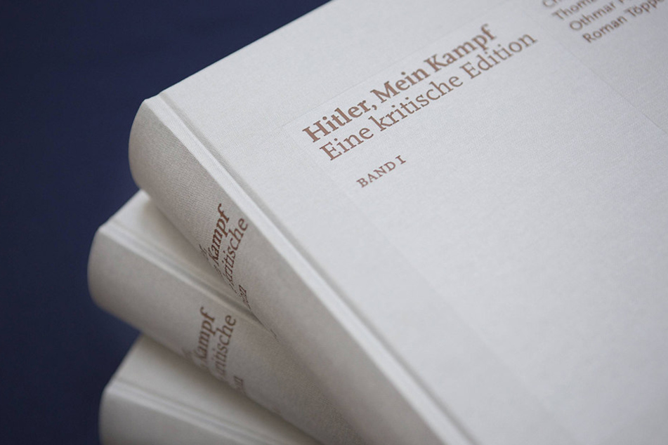 Das Landgericht in Arnsberg muss nun entscheiden, ob der Gefangene "Mein Kampf" lesen darf.