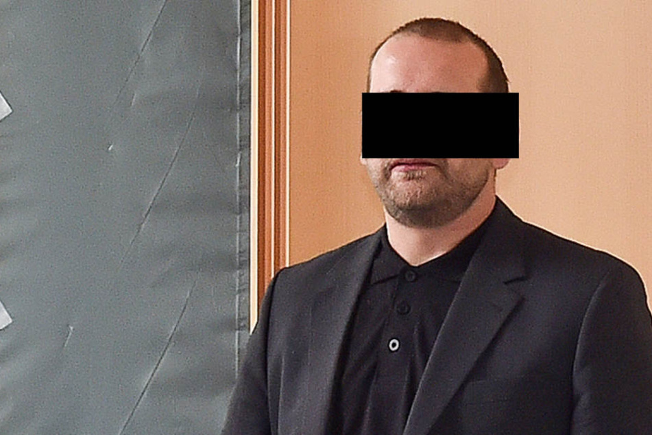 Weil Daniel H. (33) verbotene Böller sammelte, wurden seinem Sohn mehrere
Finger abgefetzt.