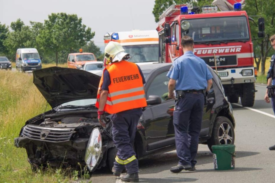 Vor Schreck riss die Fahrerin das Lenkrad herum. Sie überschlug sich mit ihrem Kleinwagen.