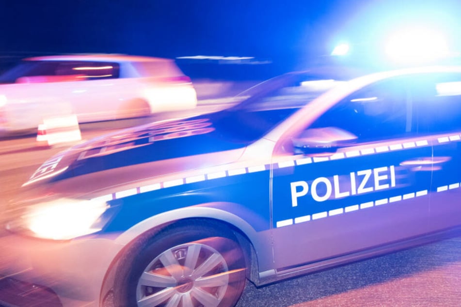 Mehrere Streifenwagen rückten zu einem Wohnhaus in der Goethestraße aus (Symbolbild).