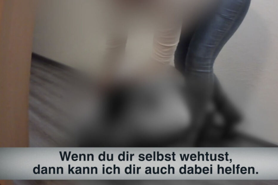 Eine Szene aus der Skandal-Doku die nichts für zarte Nerven ist.
