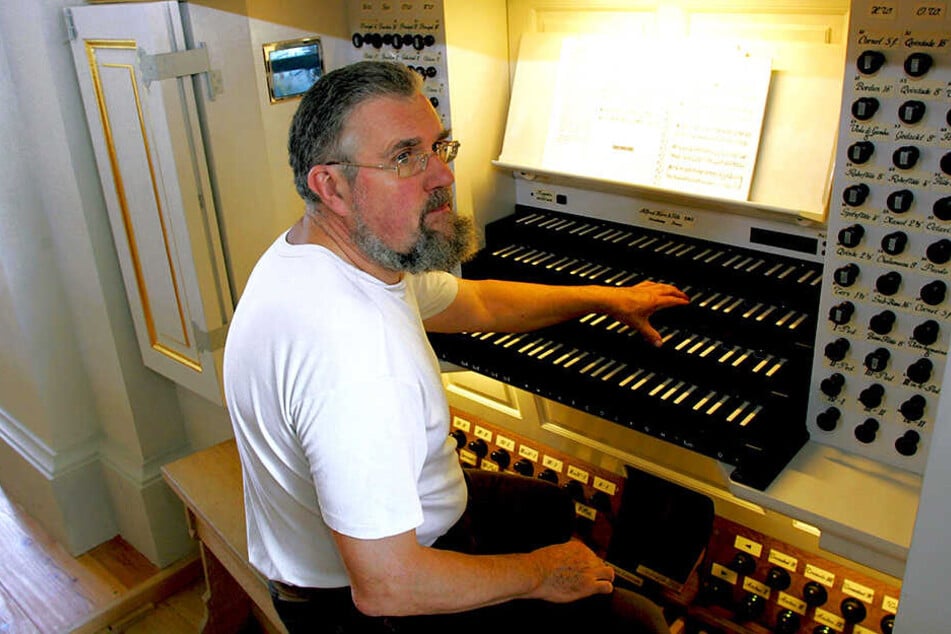 Ein Meister zieht alle Register: 2005 spielte Daniel Kern "seine" Orgel in der Dresdner Frauenkirche ein.