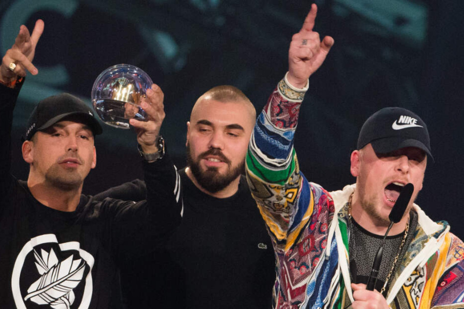 Raf Camora (links) und Bonez MC (rechts) gehen zusammen auf Tour und haben was Monströses dabei.