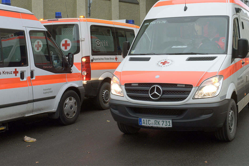 Der Mann kam mit schweren Verletzungen in einer Krankenhaus. (Symbolbild)