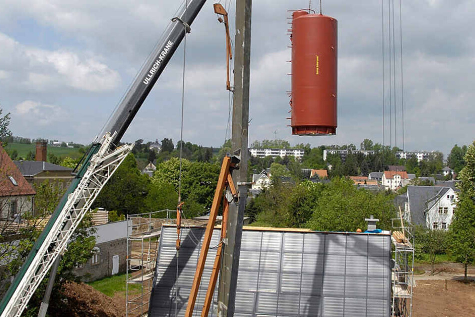 Kern des Energiekonzeptes der Energiesparhäuser ist der 3,5 Tonnen schwere Wärmespeicher.