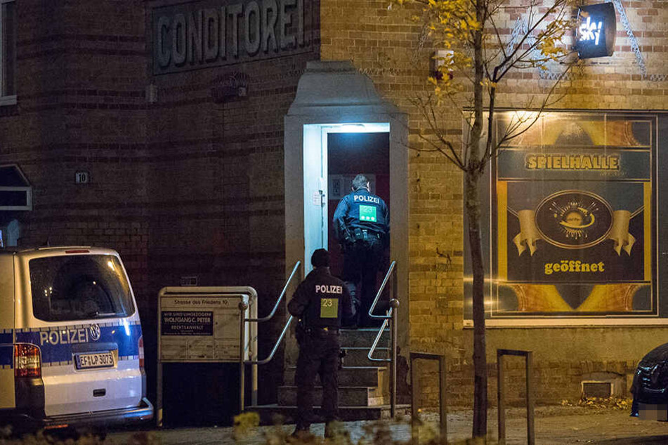 Eine Spielothek am Gothaer Platz wurde überfallen.