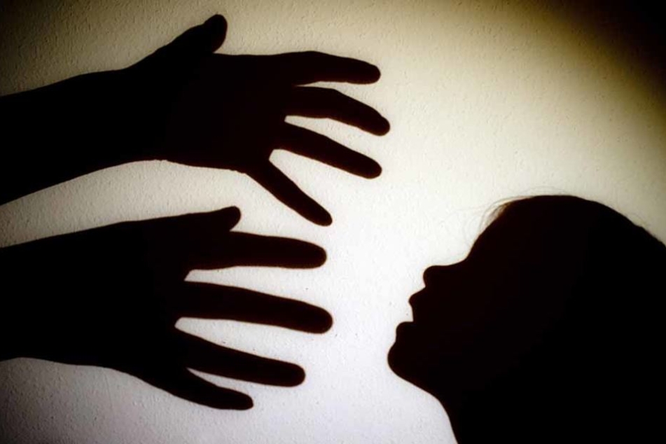 Insgesamt sechs Kinder soll ein ehemaliger Tischtennis-Trainer aus Höfingen missbraucht haben. Jetzt legte er ein Geständnis ab. (Symbolfoto)
