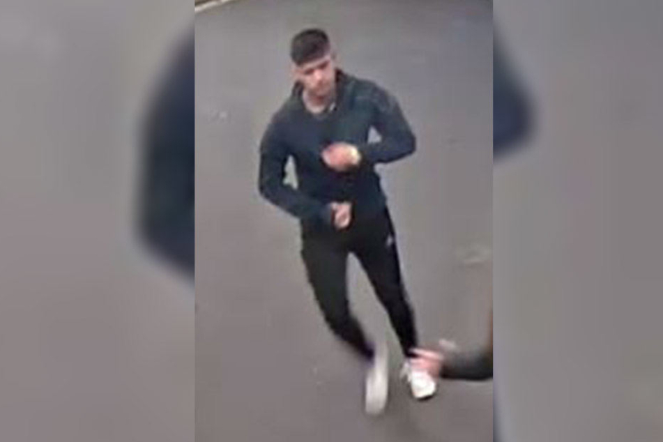 Nach diesem Mann fahndet jetzt die Berliner Kriminalpolizei.