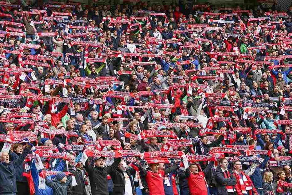 Bald noch mehr Unterstützung für die Roten Bullen: Das Stadion wird vorerst aber nur um rund 5500 Plätze ausgebaut.
