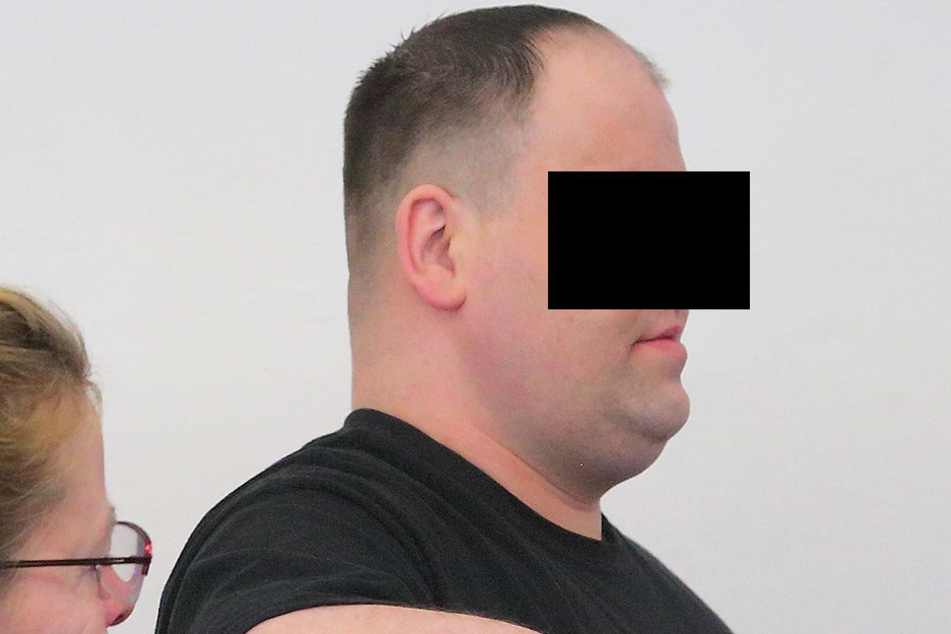 Maik N. (32) betrog über 100-mal mit geklauten Personalausweisen oder EC-Karten.