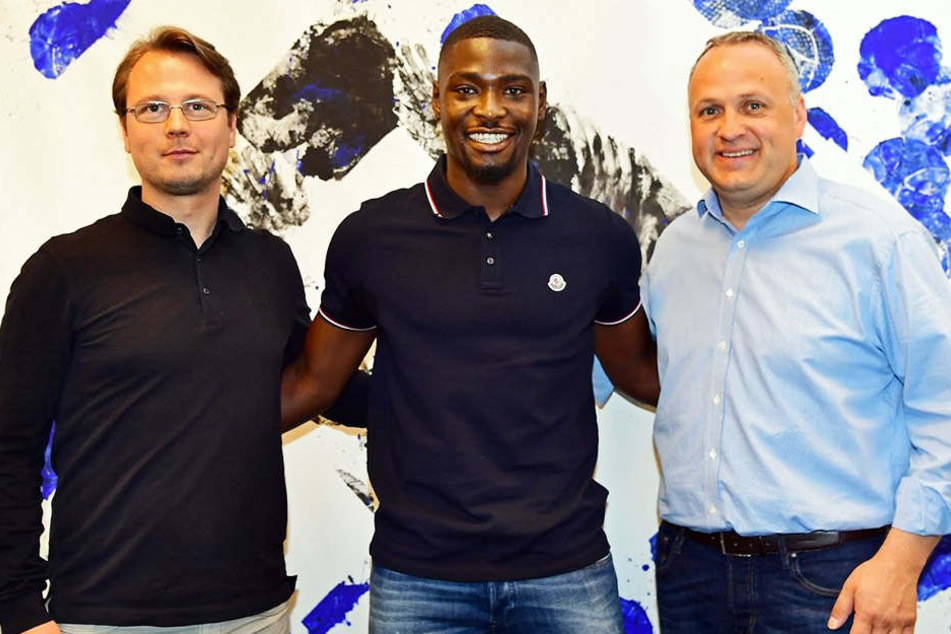 Stephan Ambrosius (m.) hat seinen Vertrag beim Hamburger SV verlängert!