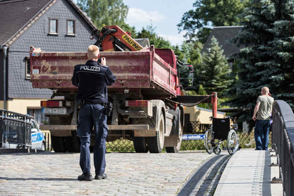 Die Rollstuhlfahrerin musste ins Krankenhaus gebracht werden.