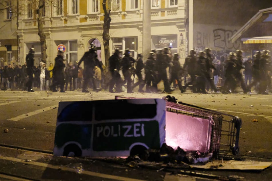 Nach den Silvester-Randalen ermittelt die Staatsanwaltschaft in Leipzig weiter wegen versuchten Mordes.
