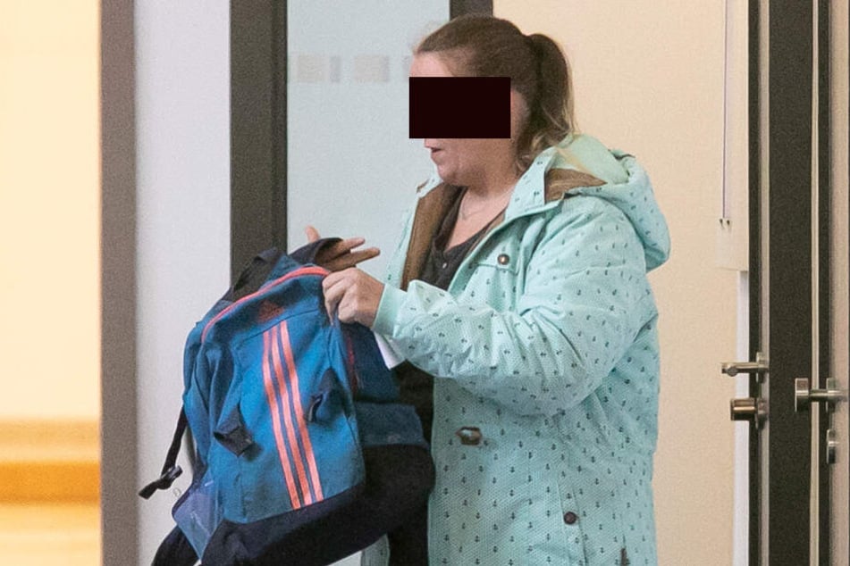 Katharina F. (30) auf dem Weg zum Gerichtssaal.