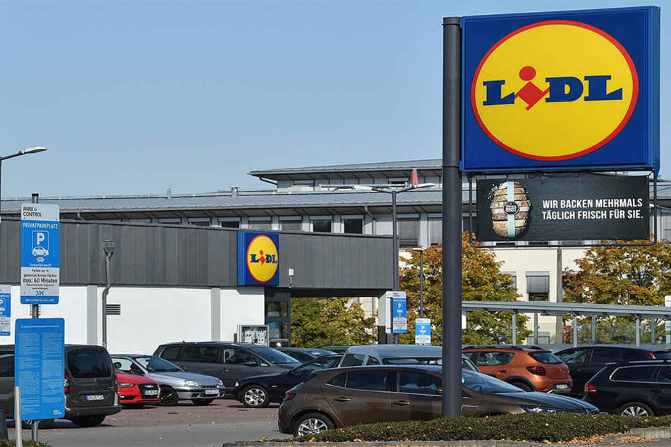 Auch bei Lidl an der Chemnitzer Straße wird die Parkzeit jetzt elektronisch gemessen.