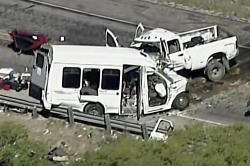In Texas sind 13 Menschen bei einem Bus-Unfall ums Leben gekommen.