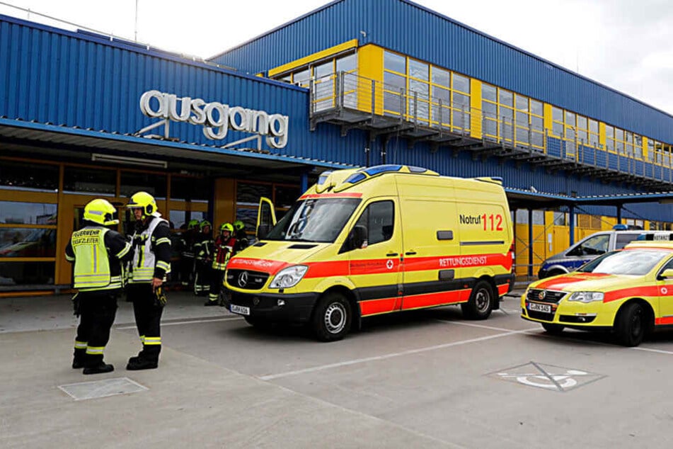 Drei Menschen wurden verletzt.