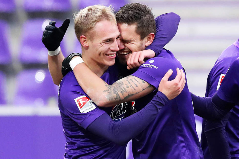 Aues neues Traum-Duo Pascal Testroet (r.) und Florian Krüger beim Jubel nach dem 2:0.